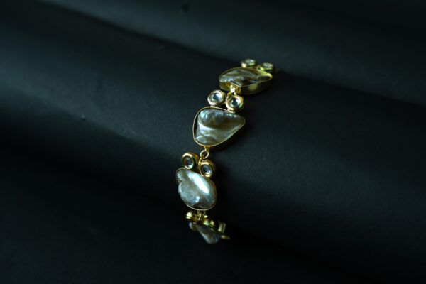 Serene Shell Bracelet